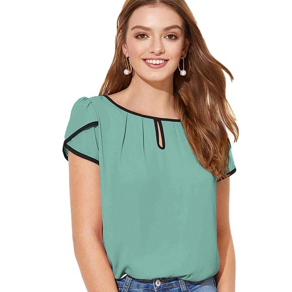 Milumia Tops - 🎉HP🎉Women's Milumia Pleated Petal Cap Sleeve Round Keyhole Neck Blouse